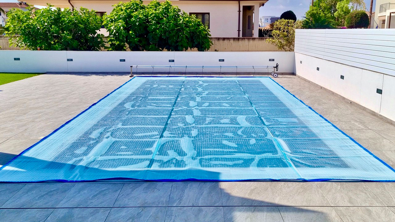 cover on an overflow pool